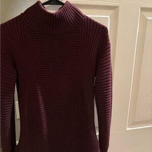 Dakini Women's Ribbed Turtleneck Sweater - Deep Burgundy